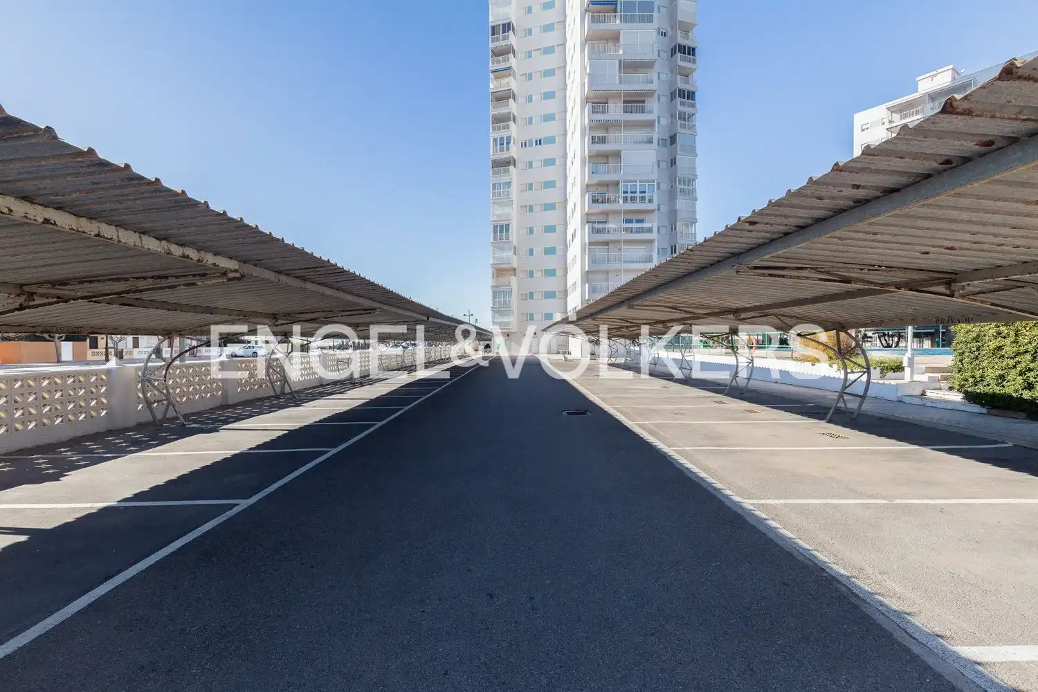 Aparcament de Pis de lloguer en Valencia amb Calefacció, Terrassa i Piscina