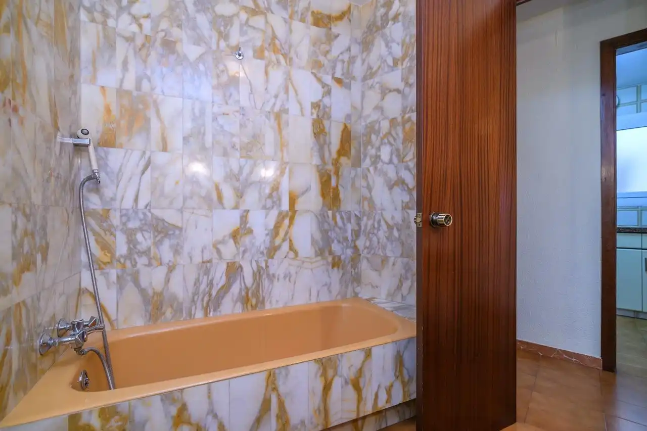 Badezimmer von Wohnung zum Verkauf in Manresa mit Heizung, Abstellraum und Balkon