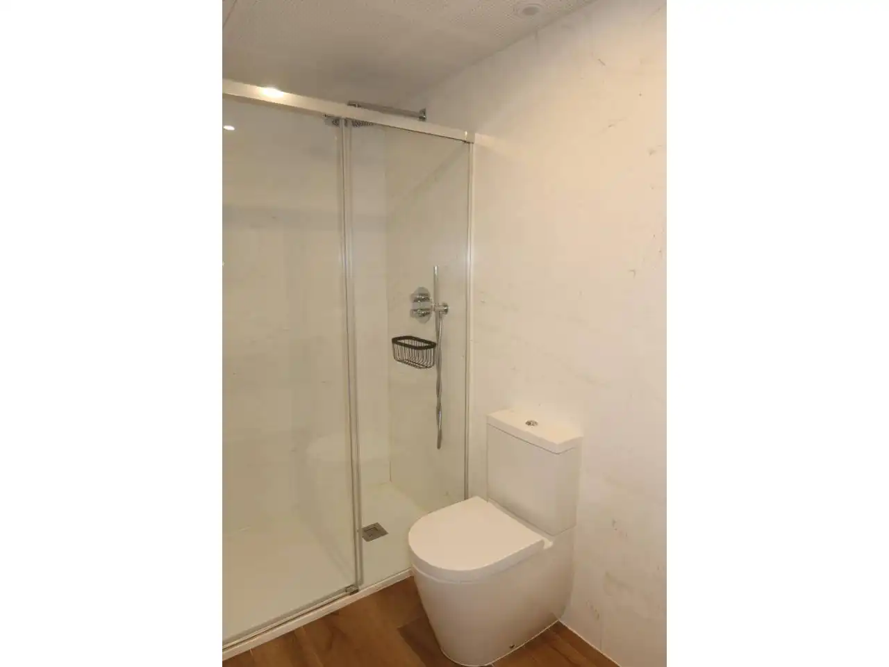 Badezimmer von Wohnung zur Miete in Valencia mit Klimaanlage, Parkett und Balkon