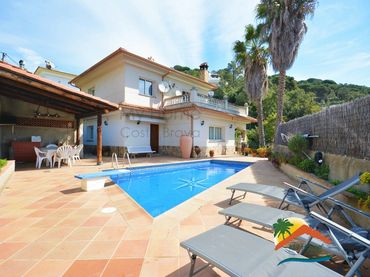 House with pool for sale in Canyelles