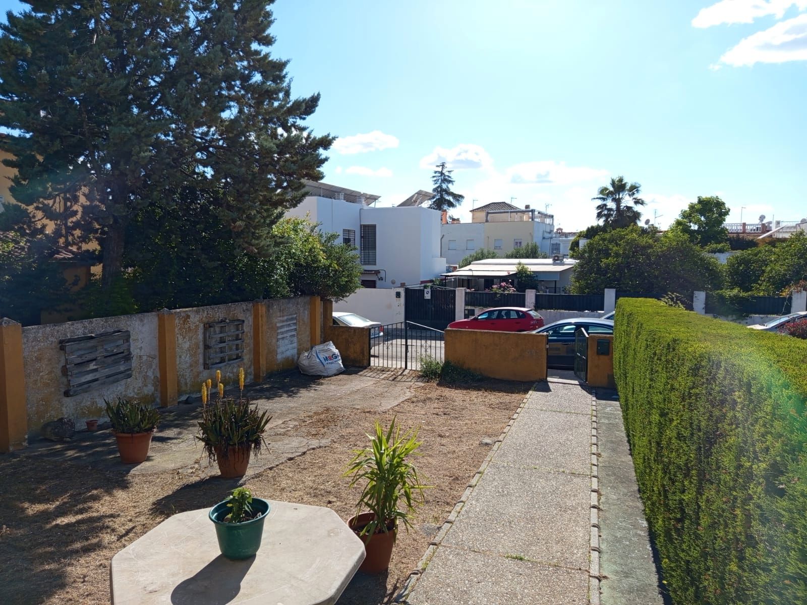 Vista exterior de Casa adosada en venda en Valencina de la Concepción amb Aire condicionat, Moblat i Balcó