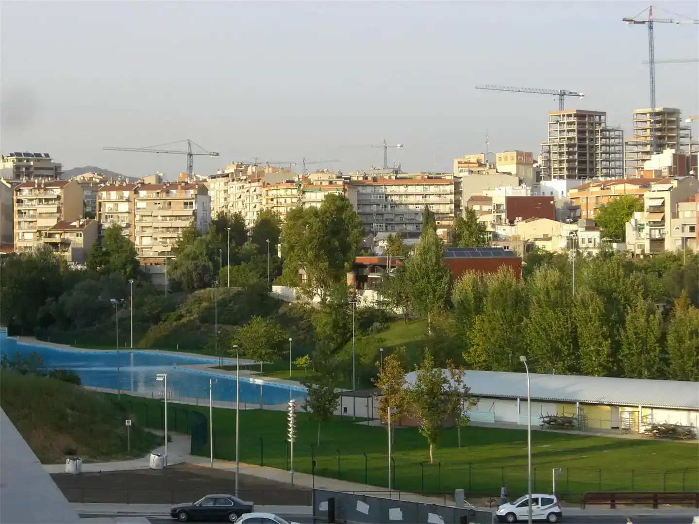Piscina de Pis de lloguer en Terrassa amb Parquet, Forn i Balcó