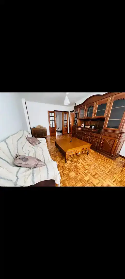 Wohnzimmer von Wohnung zur Miete in Ferrol mit Parkett und Möbliert