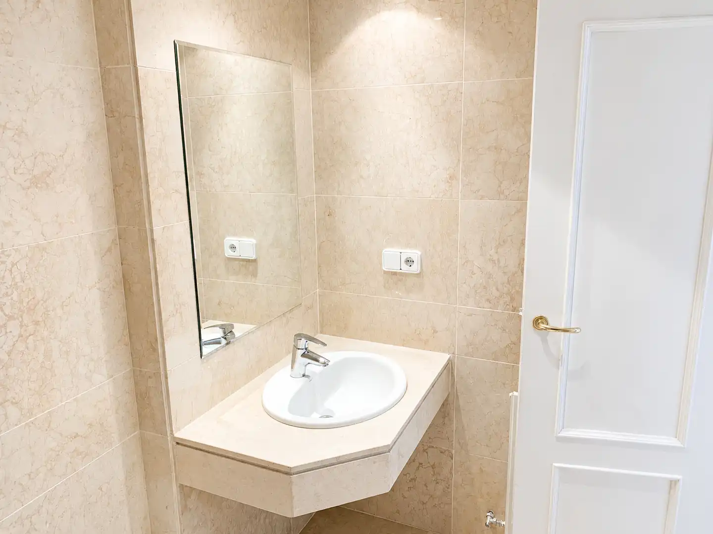 Bathroom of Attic for rent in Las Rozas de Madrid  with Air Conditioner, Heating and Private garden
