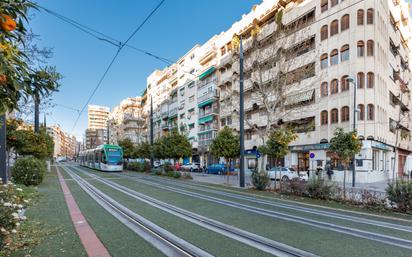 Vista exterior de Pis en venda en  Granada Capital amb Moblat, Forn i Rentadora