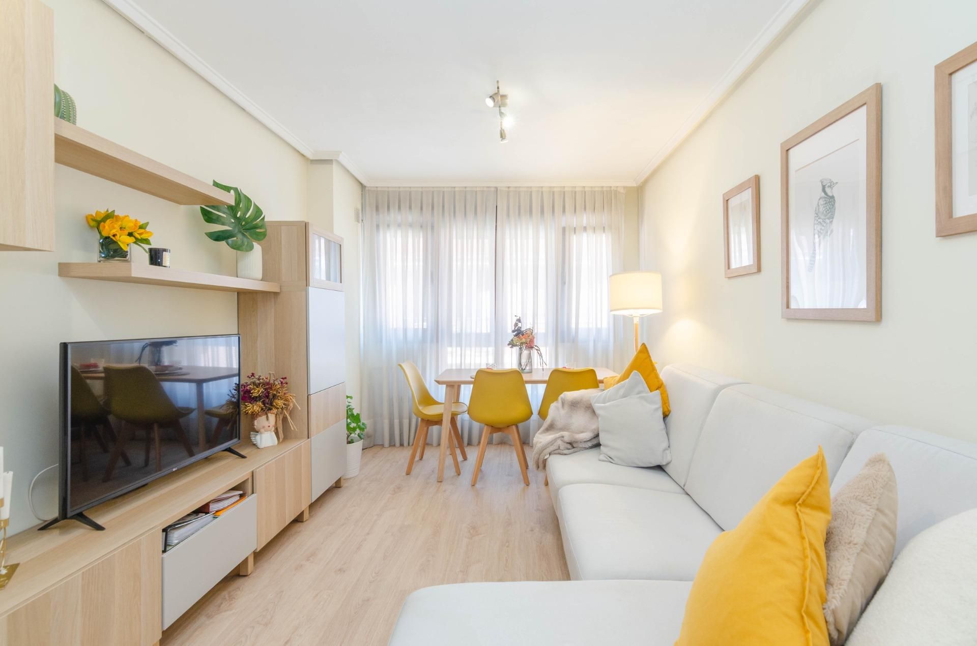 Living room of Apartment for sale in Oviedo   with Heating and Storage room