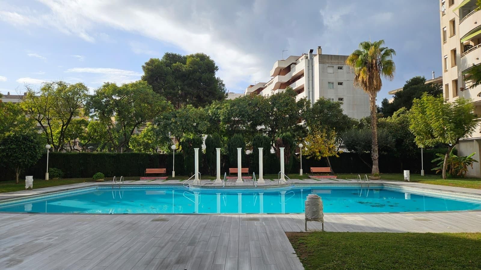 Piscina de Pis en venda en Salou amb Jardí privat, Parquet i Terrassa