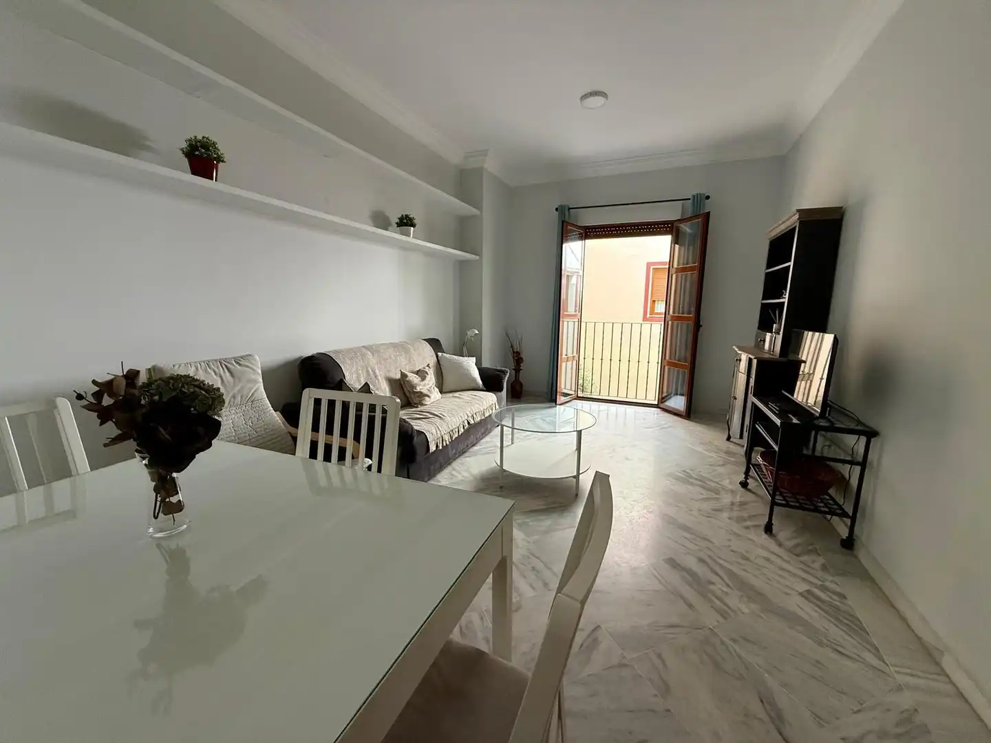 Living room of Flat for rent in Sevilla  with Air Conditioner, Heating and Furnished