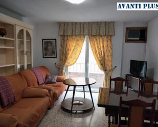 Living room of Flat to rent in  Granada Capital  with Air Conditioner, Heating and Balcony