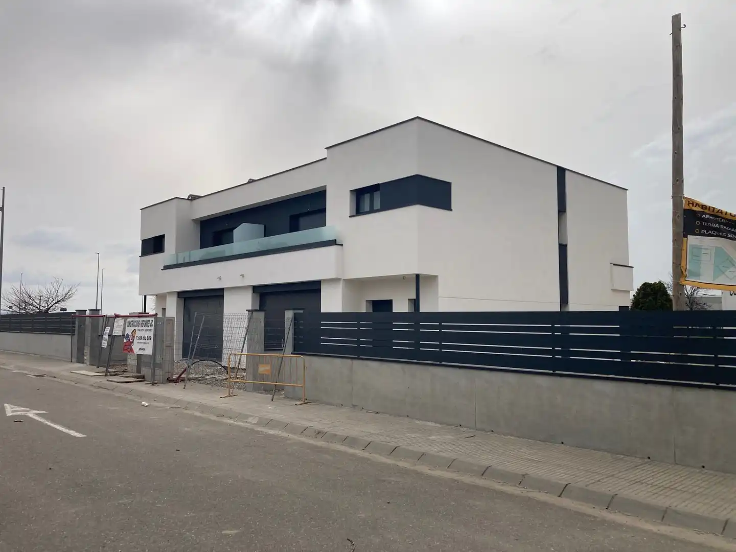 Außenansicht von Einfamilien-Reihenhaus zum Verkauf in El Palau d'Anglesola mit Heizung, Privatgarten und Terrasse