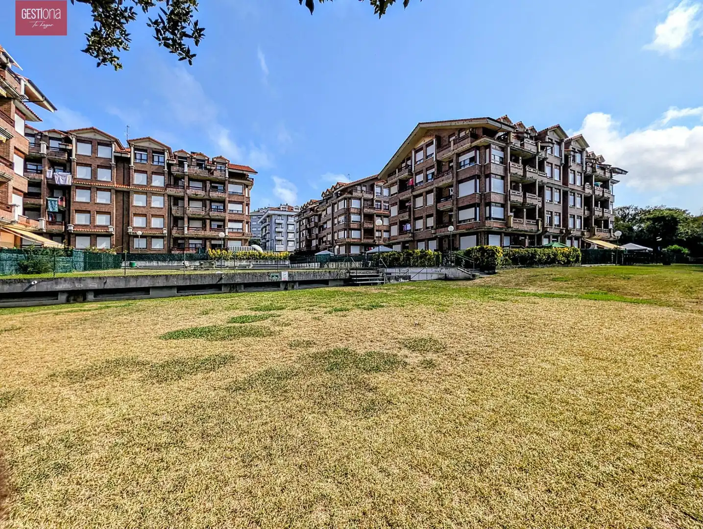 Vista exterior de Ático en venta en Noja con Calefacción, Balcón y Piscina comunitaria