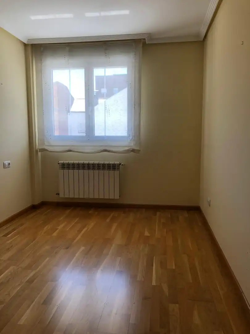 Habitación de Piso en venta en Ponferrada con Calefacción y Trastero