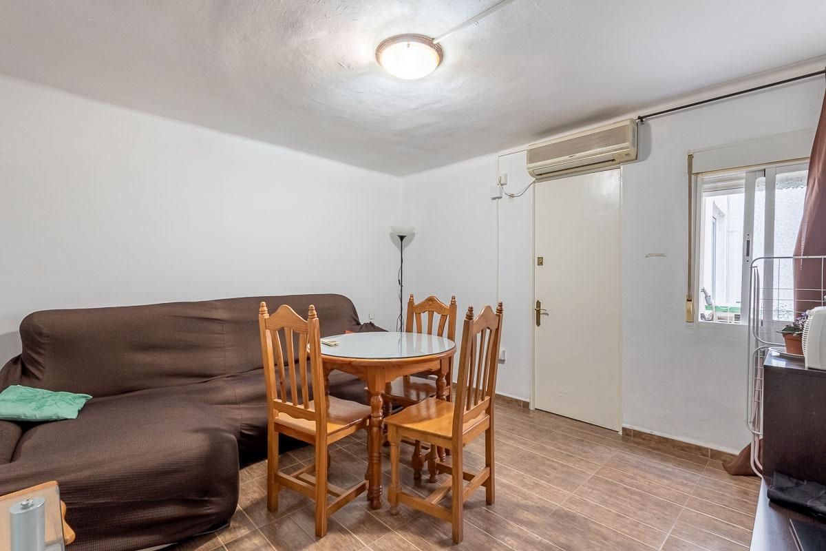 Flat for sale in  Granada Capital