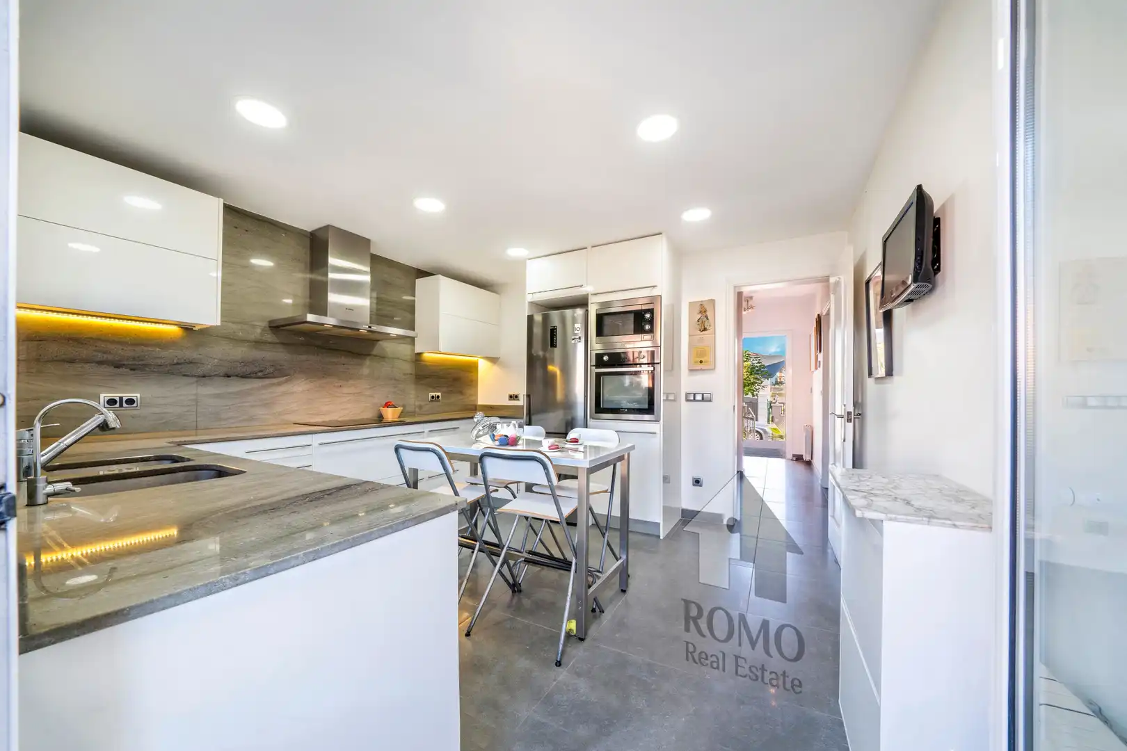 Cocina de Casa o chalet en venta en Santa Perpètua de Mogoda con Aire acondicionado, Calefacción y Jardín privado