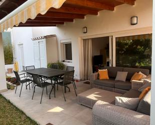 Terrassa de Apartament de lloguer en Estepona amb Aire condicionat, Jardí privat i Terrassa