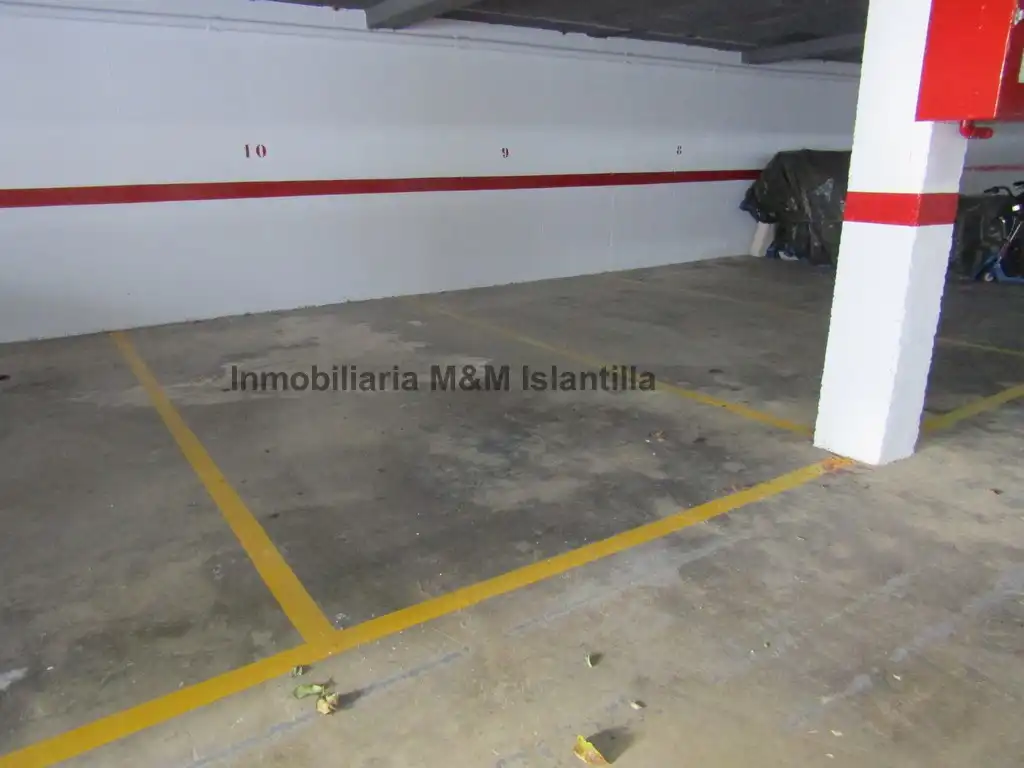 Parking de Casa adosada en venta en Islantilla con Terraza, Trastero y Amueblado