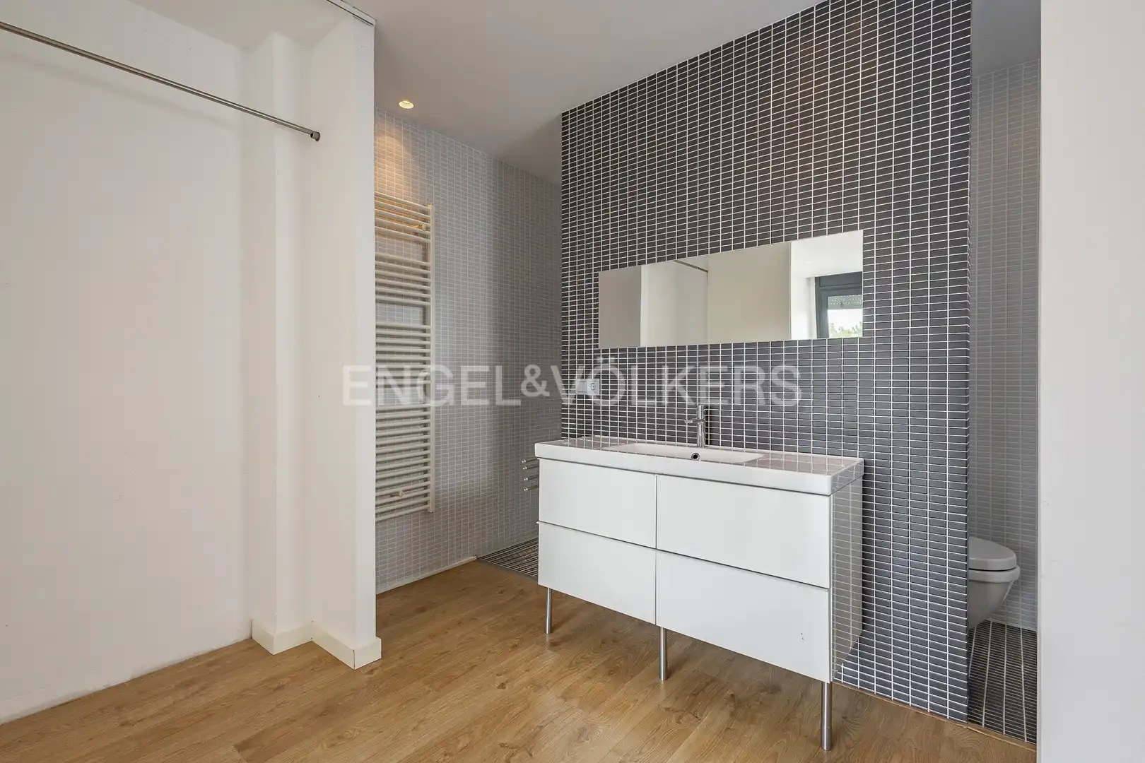 Baño de Casa o chalet en venta en Vilanova i la Geltrú con Aire acondicionado, Calefacción y Jardín privado