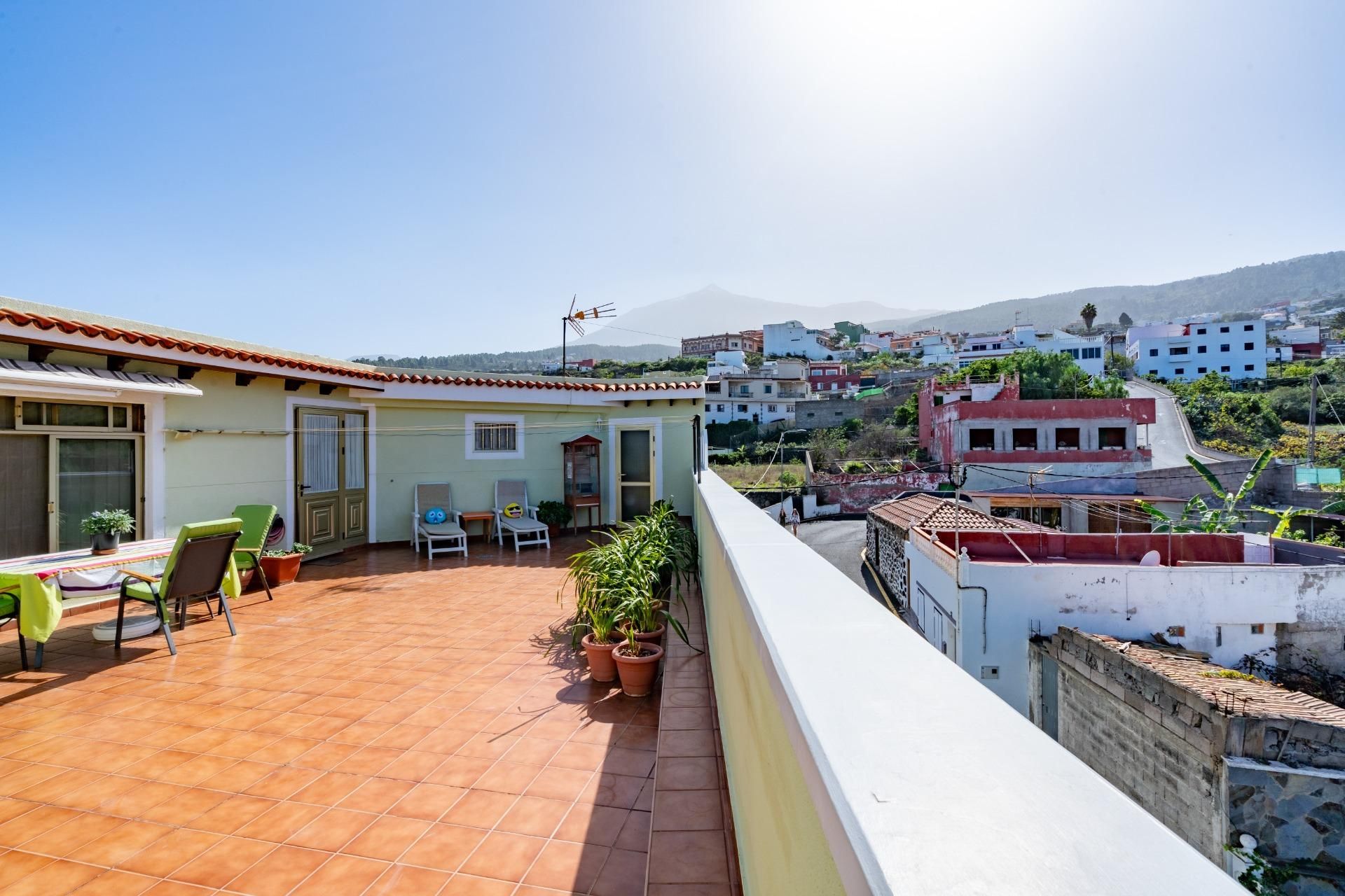 Vista exterior de Casa o chalet en venta en Icod de los Vinos con Jardín privado, Terraza y Balcón