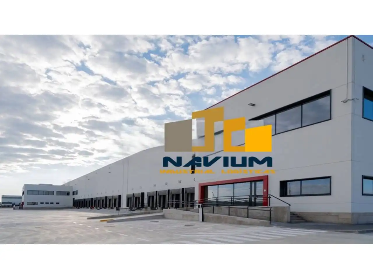 Nau industrial amb ascensor de lloguer a Montserrat - Parque Empresarial