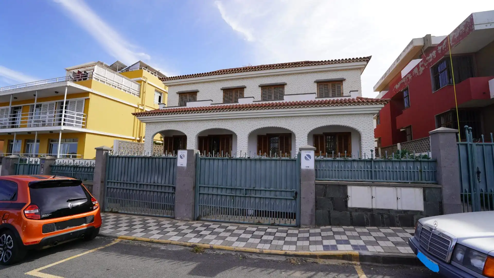 Exterior view of Houses for sale in Las Palmas de Gran Canaria  with Air Conditioner, Private garden and Terrace