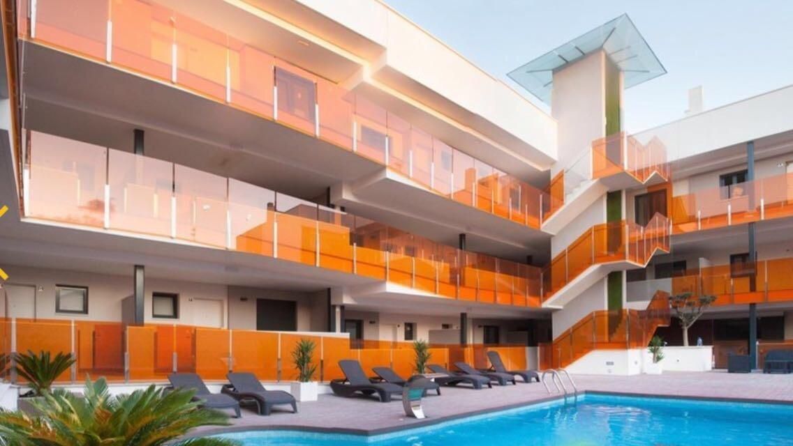 Piscina de Planta baixa en venda en Torrevieja amb Aire condicionat, Calefacció i Terrassa