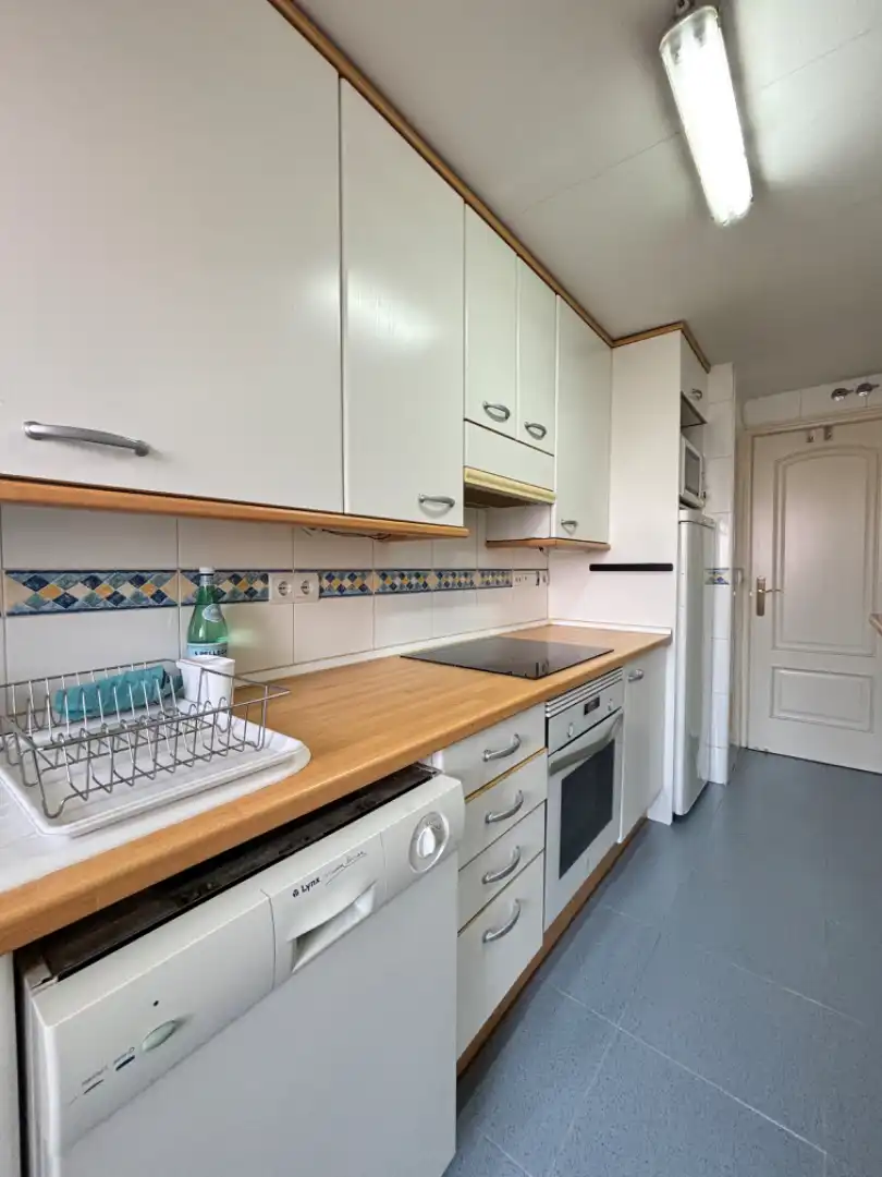 Küche von Wohnung zum Verkauf in Majadahonda mit Klimaanlage, Heizung und Privatgarten