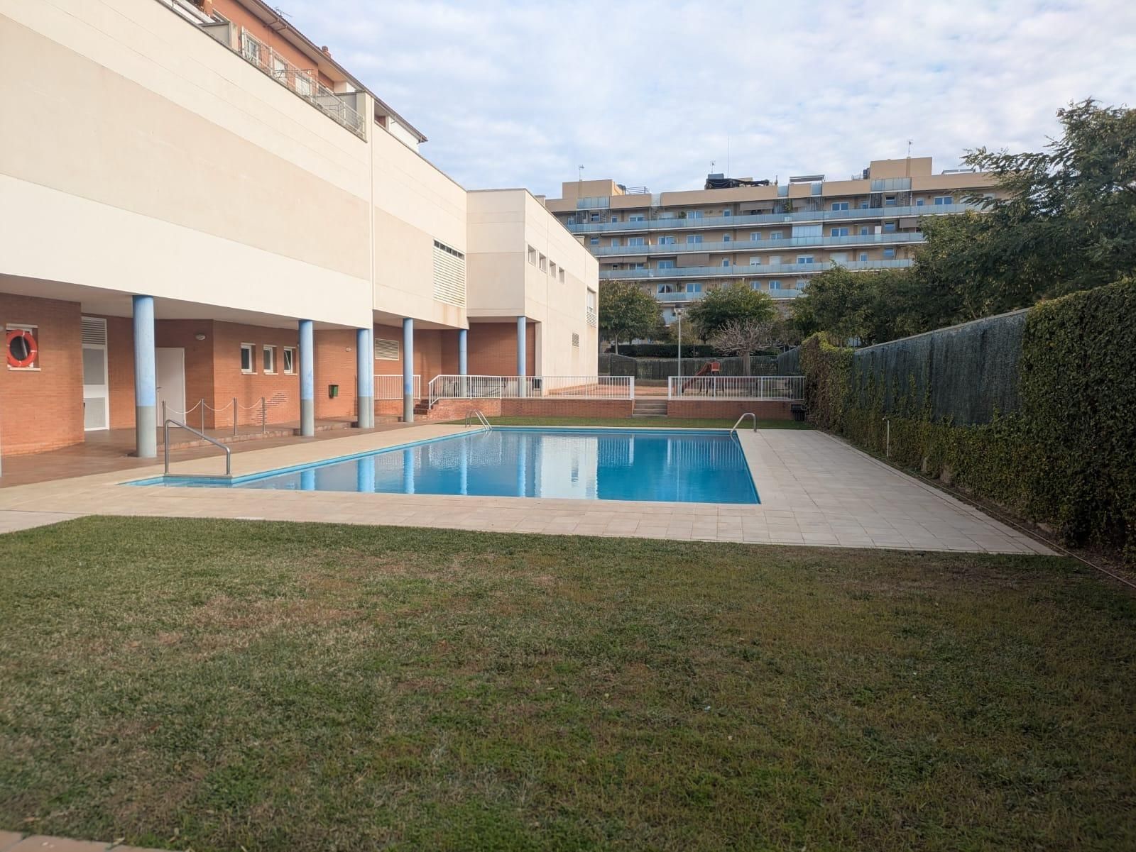 Piscina de Ático en venta en Sant Feliu de Llobregat con Calefacción, Parquet y Terraza
