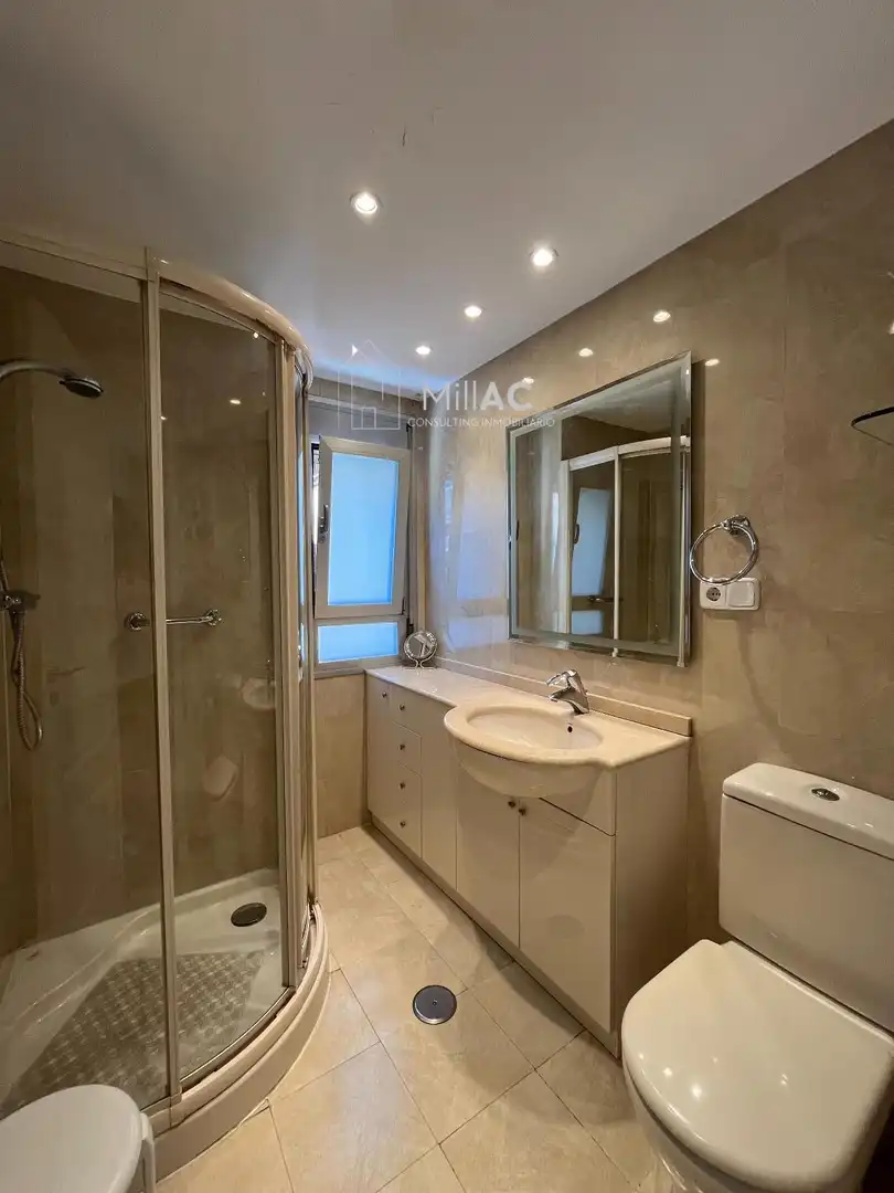Baño de Piso en venta en Madrid con Aire acondicionado, Calefacción y Terraza