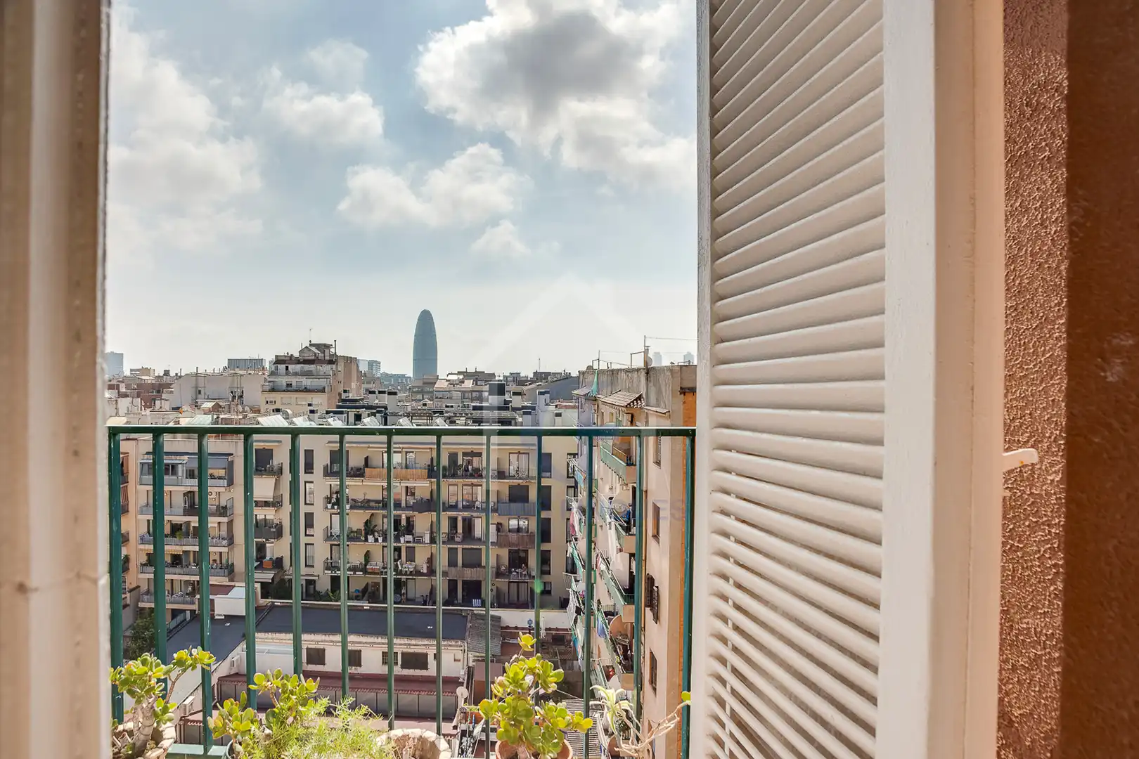Vista exterior de Ático en venta en Barcelona con Calefacción y Balcón
