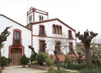Exterior view of Building for sale in Mediona