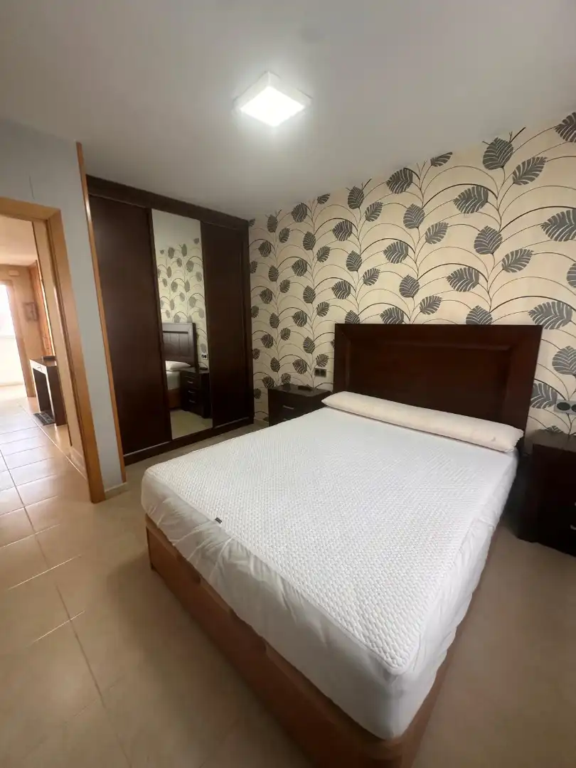 Habitación de Apartamento en venta en Don Benito con Jardín privado, Trastero y Amueblado