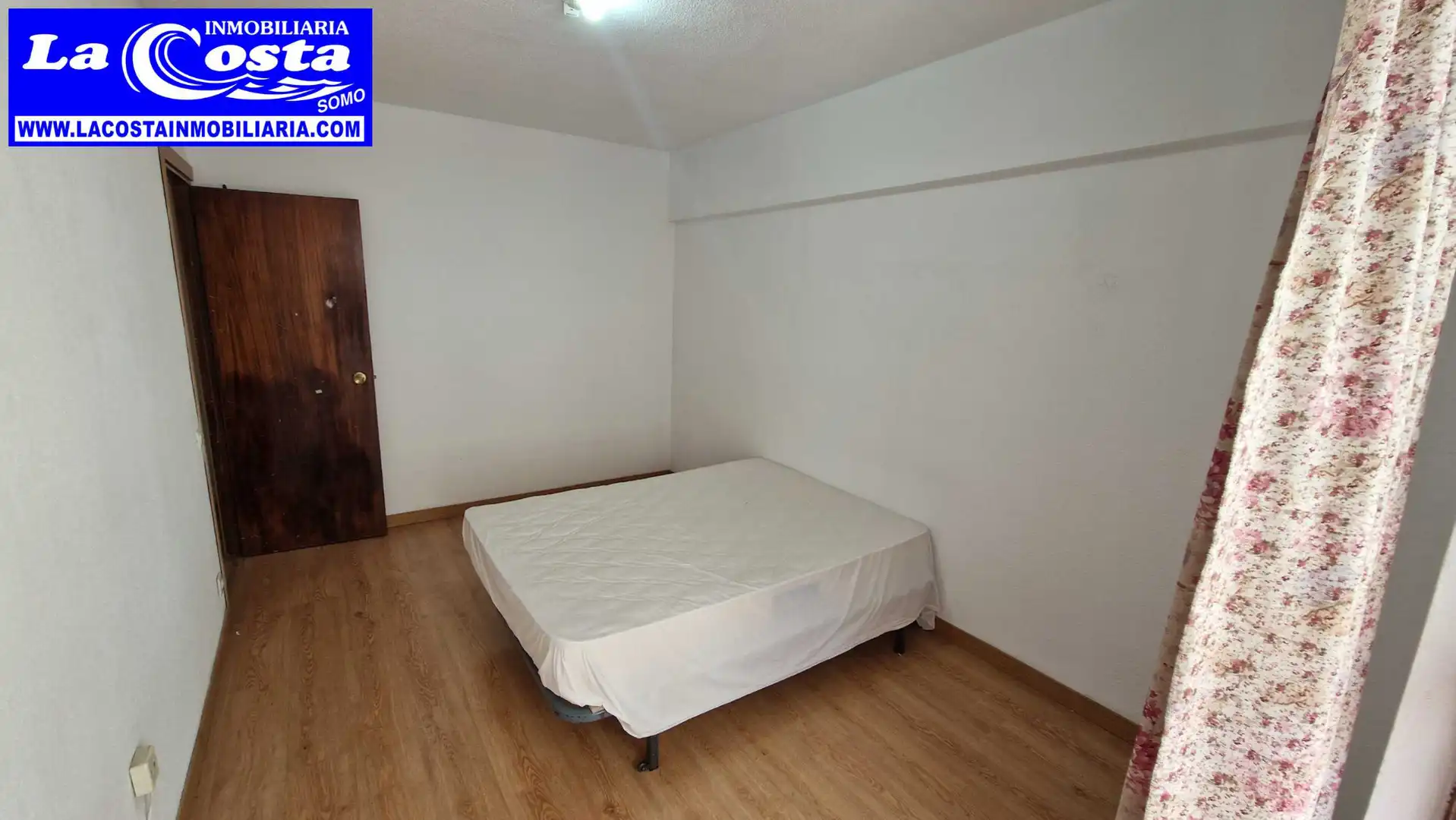 Bedroom of Flat for sale in Santander  with Parquet flooring, Oven and Washing machine