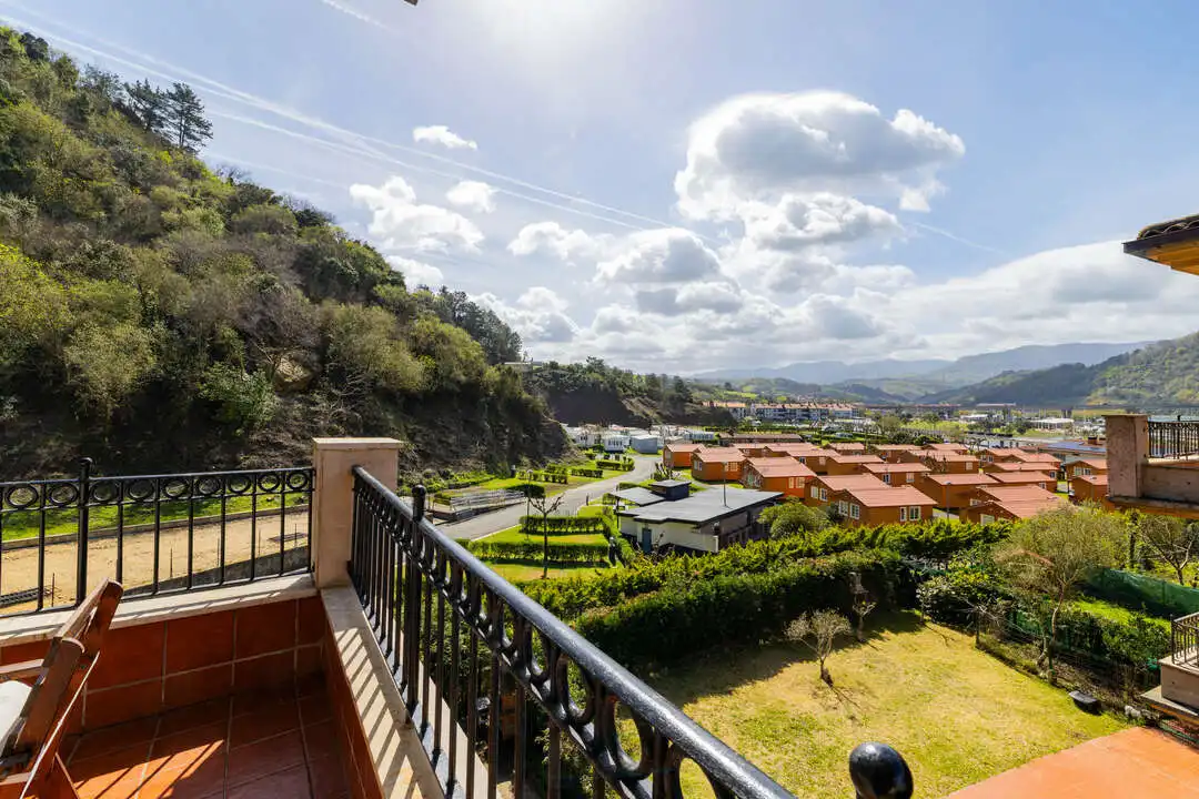 Vista exterior de Dúplex en venta en Orio con Calefacción, Terraza y Balcón