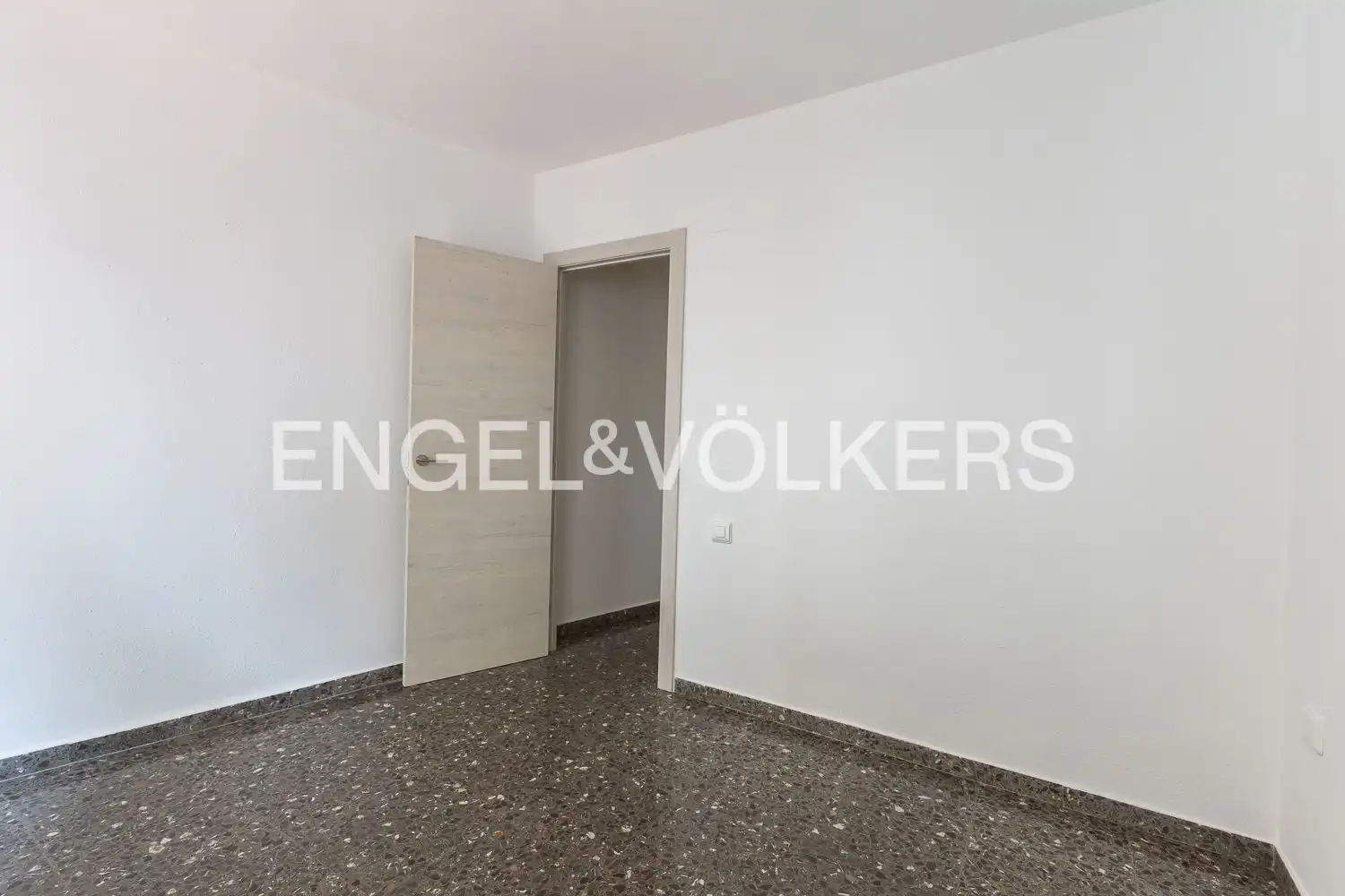 Piso de alquiler en Valencia con Calefacción y Balcón