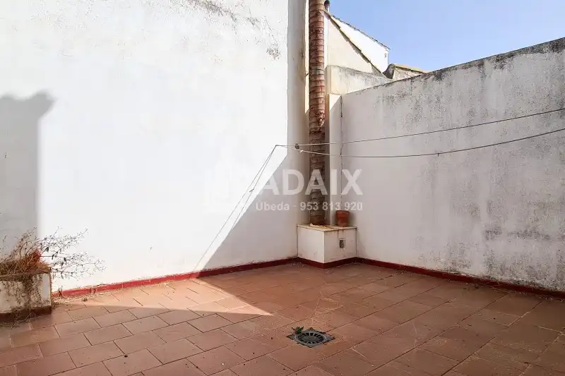 Jardí de Casa o xalet en venda en Úbeda amb Aire condicionat, Traster i Balcó
