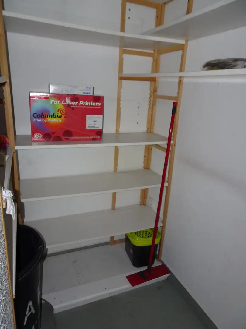 Büro zur Miete in Torrelavega  mit Klimaanlage, Abstellraum und Möbliert