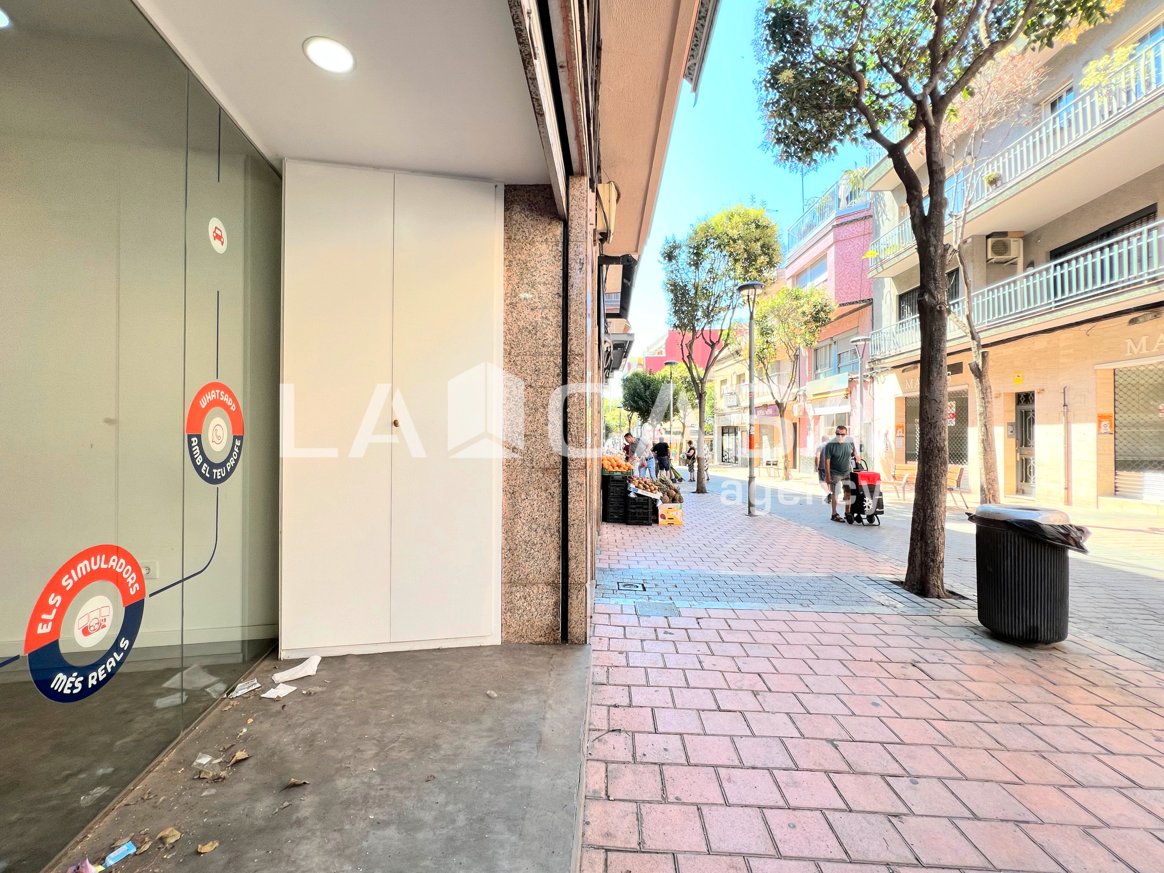 Exterior view of Office for sale in Badalona