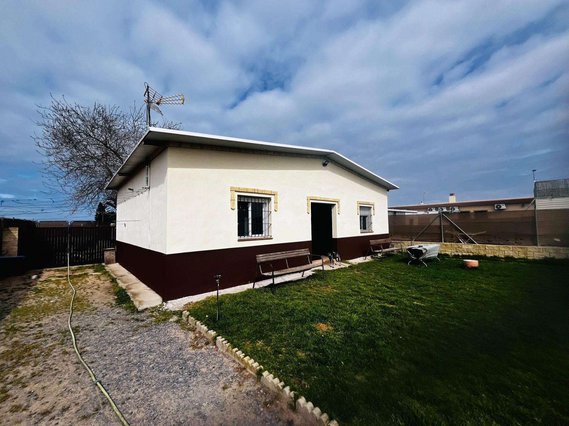 Vista exterior de Finca rústica en venda en Chipiona amb Calefacció i Jardí privat