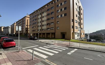 Vista exterior de Pis en venda en Avilés amb Calefacció, Parquet i Terrassa