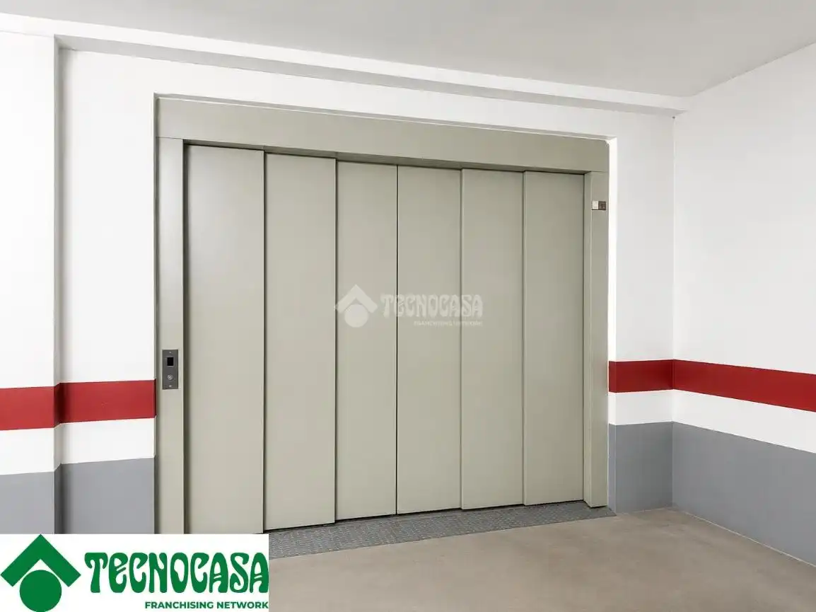 Garage for sale in Manises