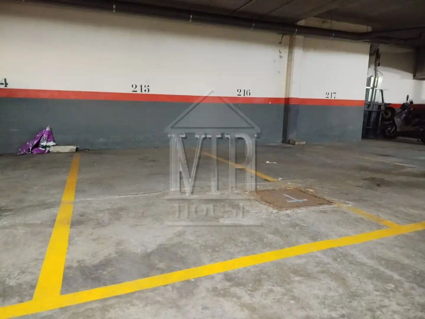 Parking of Flat for sale in Badalona  with Air Conditioner, Heating and Furnished