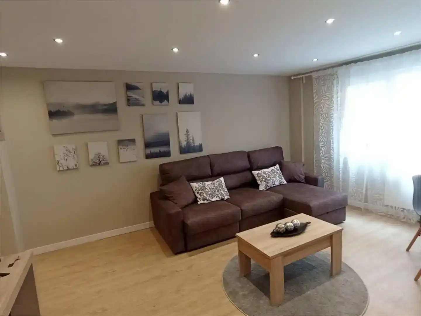 Wohnzimmer von Wohnungen zur Miete in Oviedo 