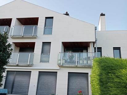 Vista exterior de Dúplex en venda en San Vicente de la Barquera amb Calefacció, Terrassa i Traster