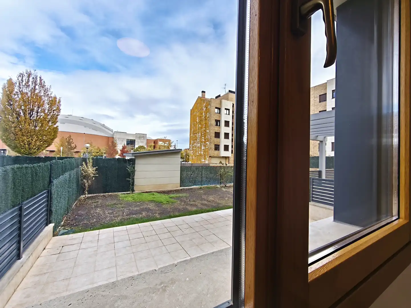 Vista exterior de Piso en venta en  Logroño con Aire acondicionado, Calefacción y Jardín privado