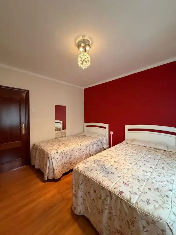 Schlafzimmer von Wohnung zur Miete in Laviana mit Heizung und Balkon