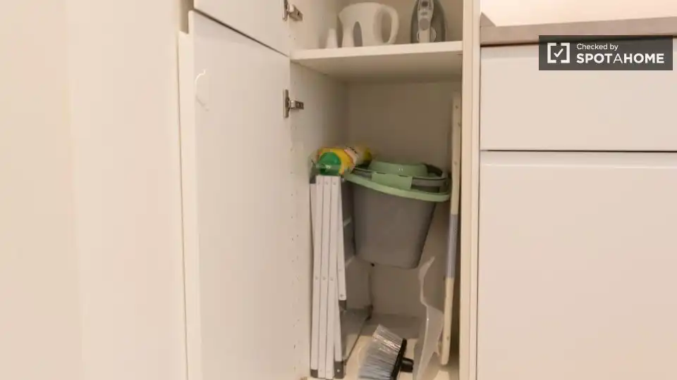 Cocina de Estudio para compartir en Madrid con Aire acondicionado, Calefacción y Terraza