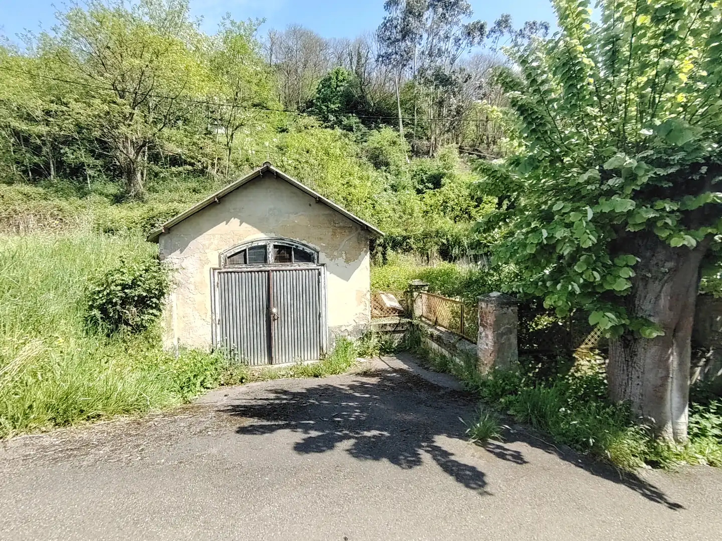 Vista exterior de Casa o xalet en venda en Mieres (Asturias) amb Jardí privat i Traster