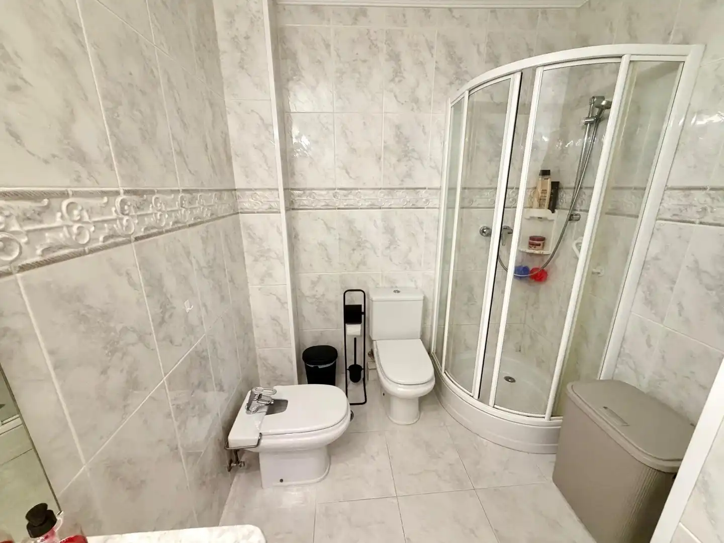 Badezimmer von Wohnung zum Verkauf in Málaga mit Klimaanlage, Privatgarten und Möbliert