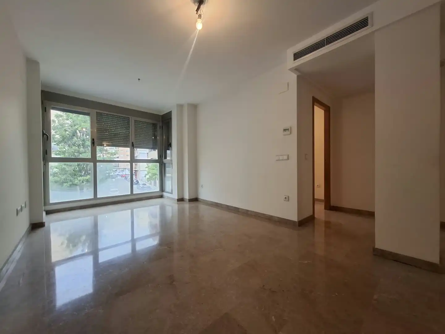 Flat for sale in Valencia  with Air Conditioner and Oven