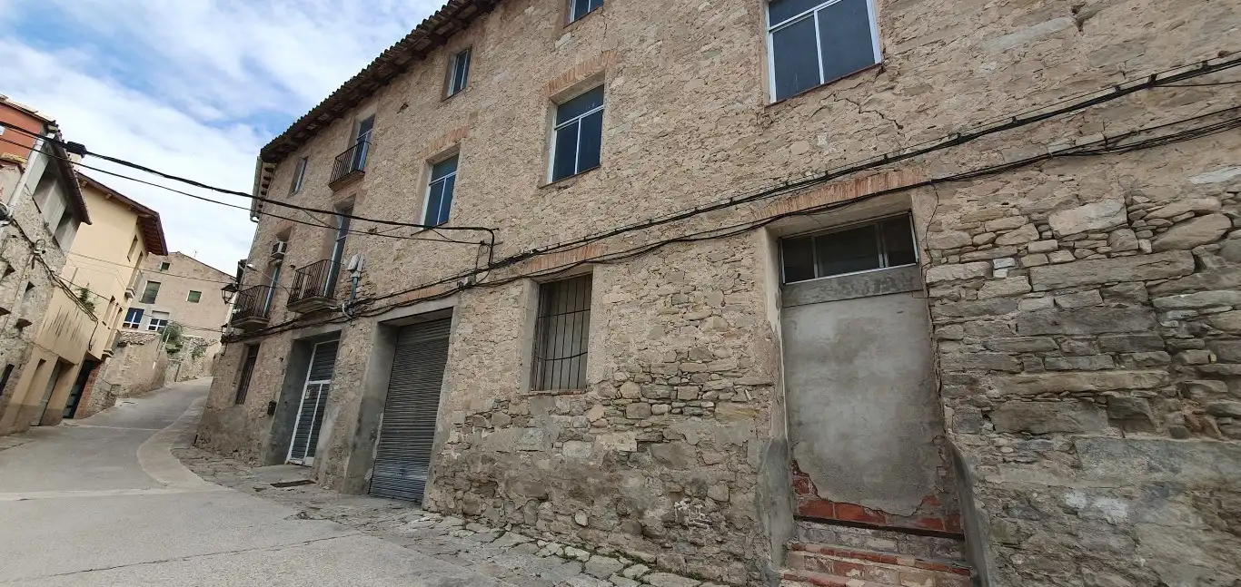 Vista exterior de Edificio en venta en Copons